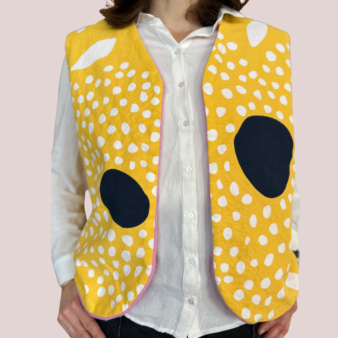 Gilet sans manches réversible laine polaire & tissu d’ameublement jaunes & rose  – pièce unique 38/40