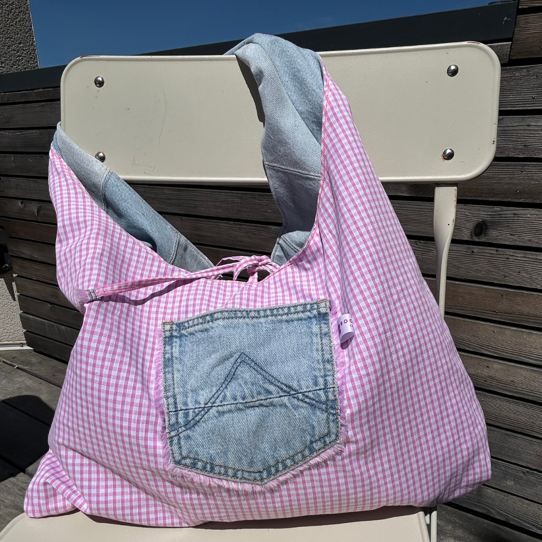 Sac réversible en denim recyclé et vichy rose
