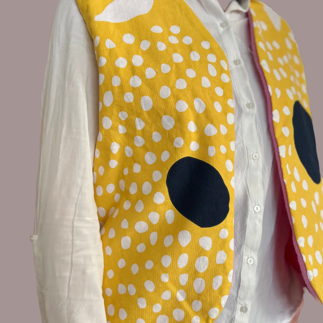 Gilet sans manches réversible laine polaire & tissu d’ameublement jaunes & rose  – pièce unique 38/40