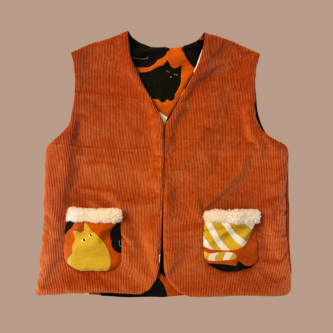 Gilet sans manches réversible en velours – Poches sherpa & imprimé chats (orange/brique) - pièce artisanale unique - taille unique 38-42