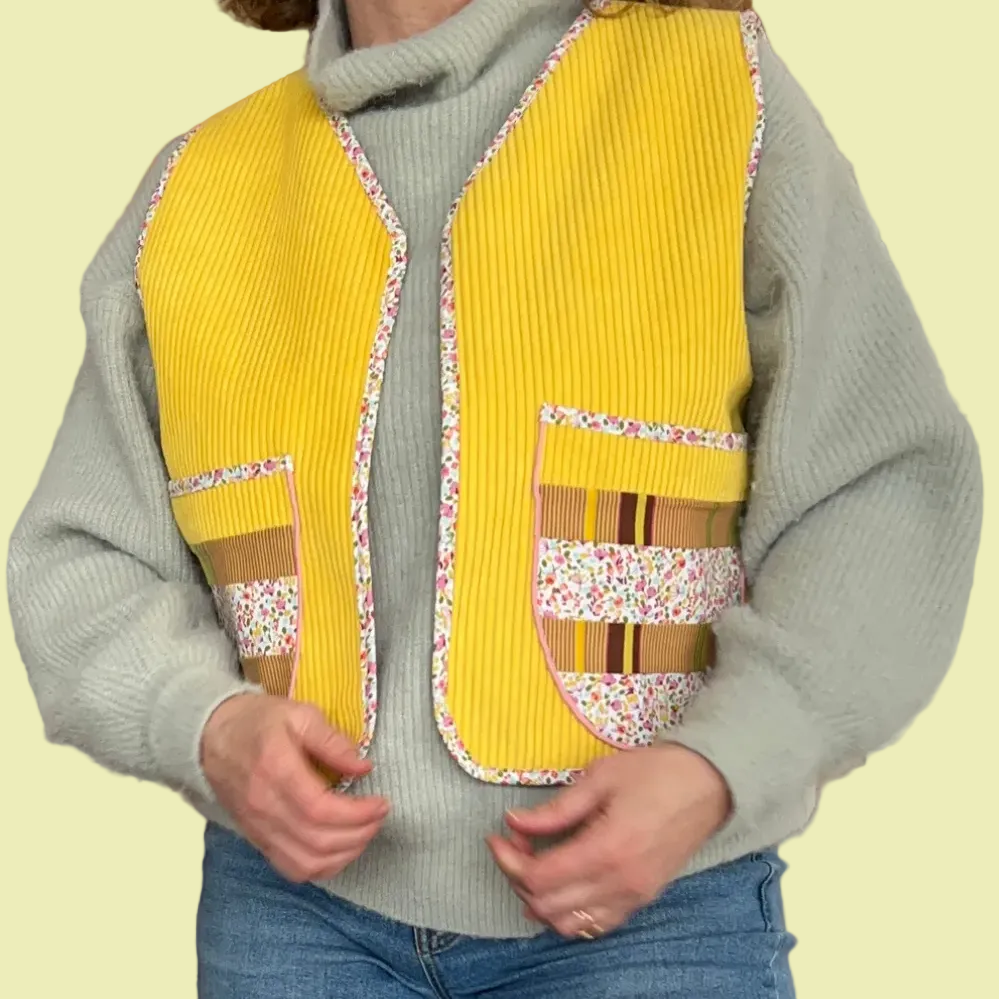 Gilet en velours jaune - bordure fleuri - pièce unique 40/44