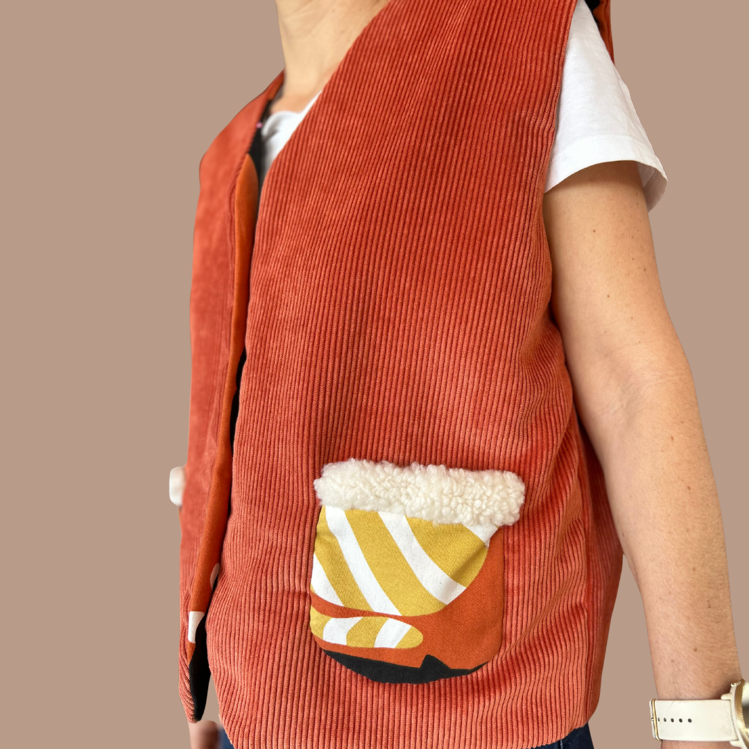 Gilet sans manches réversible en velours – Poches sherpa & imprimé chats (orange/brique) - pièce artisanale unique - taille unique 38-42